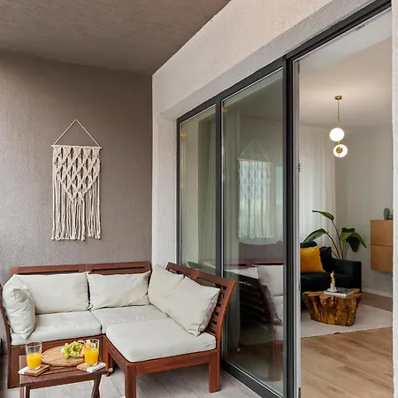 Mido Park With Private Parking & Self Check-in *